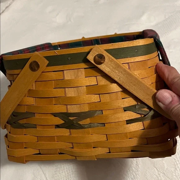 Longaberger 2000 Christmas Collection Deck The Halls basket w/ plaid lining - Picture 4 of 7